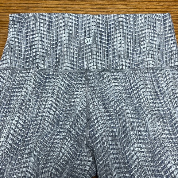 Lululemon Wunder Under Legging - Picture 2 of 6